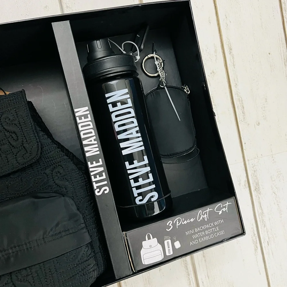 Steve Madden Backpack Bottle Earbud Case 3 Pc Gift Set - Picture 3 of 8
